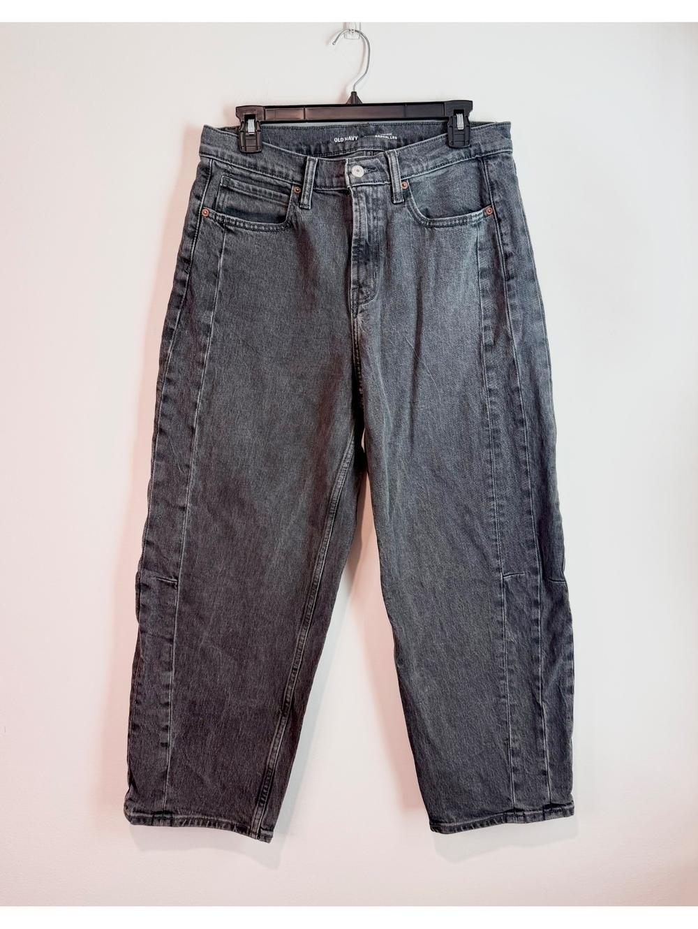 Old Navy High-Rise Barrel Leg Jeans Size 10 in Black Wash Denim